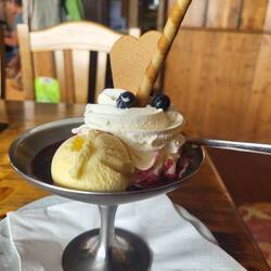 Auch ich esse mein Eis lieber drinnen.