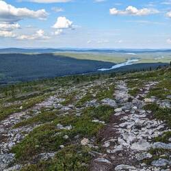 Der Fluss unten ist der Lemmenjoki