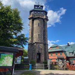 Schöner Aussichtsturm und meine Unterkunft im Hintergrund.
