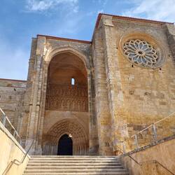 Die Kirche Santa Maria la Blanca in Villalcálzar de Sirga.
