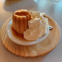 Krönender Abschluss des heutigen Abendessens - ein Flan.