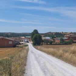 Irgendwann erreiche ich Calzadilla, das mir wie eine Westernstadt vorkommt.