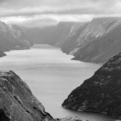 Weit entfernt liegt Lysebotn, von wo aus wir heute mit der Fähre gestartet haben