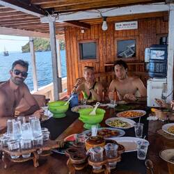Gute Gesellschaft auf dem Boot