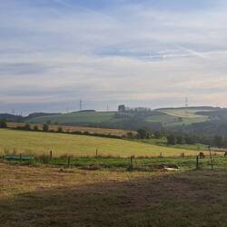 ... rauf und oberhalb des Dorfes die Morgenstimmung und Aussicht "iischnuufe"...
