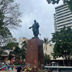 Santander, dessen Kopf aus Kostengründen einfach auf eine schon existierende Statue gesetzt wurde
