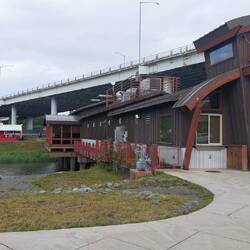 Ship Creek mit Bridge Restaurant