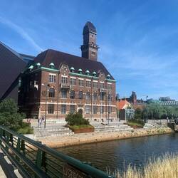 Marine Universität am Kanal.