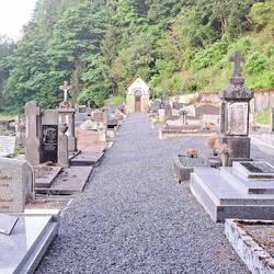 Friedhof weit ausserhalb vom Dorf mitten im Wald... Da hesch de dini Rue... 😁