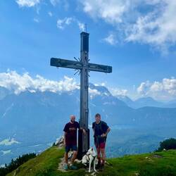 ..das Gipfelkreuz in Reichweite ist.