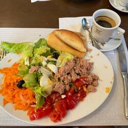 First mixed salad with tuna.