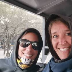 Gleich sieht man, warum wir so dick eingepackt waren: 2 Stunden im offenen Truck.