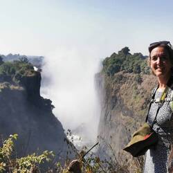'Jetzt hab dich nicht so und lass dich auch mal fotografieren! ' 'Na gut...'