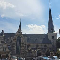 Stattliche Kirche mitten im Zentrum....