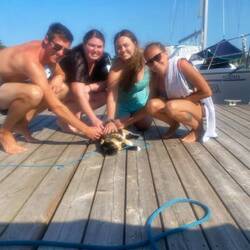 Collège kids on the boat in front of us giving Luna some loving ❤️