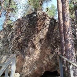 Findling und Bären Schlafplatz