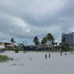Das Haus ist verschwunden anstelle leben die Menschen in grossen RVs