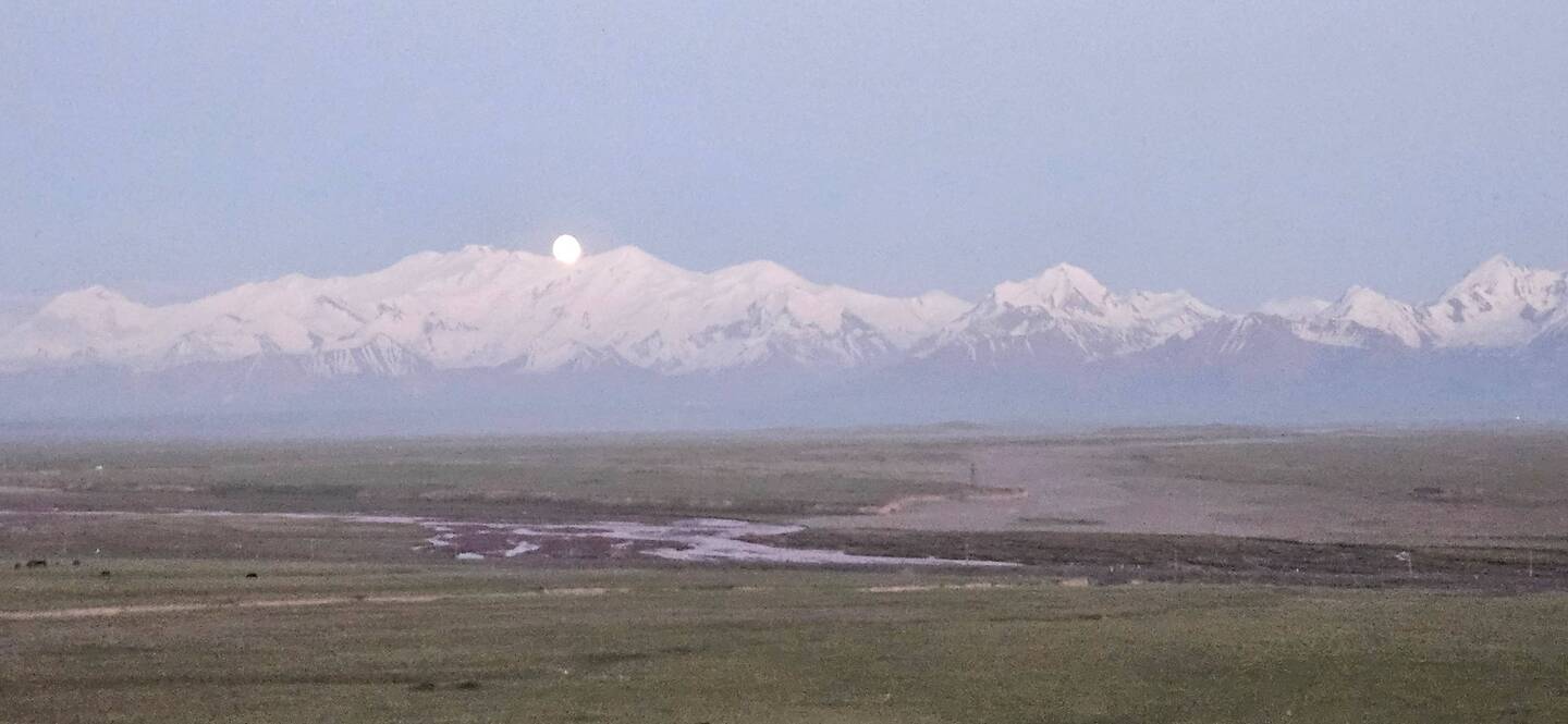 Der Mond geht auf über dem Pamir