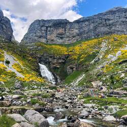 Suddenly the Horse Tail comes into view