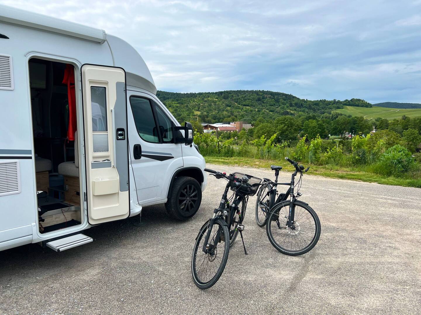 Stellplatz mit Blick in die Weinberge
