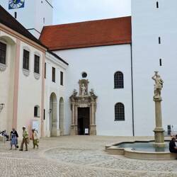 The Catherdral courtyard