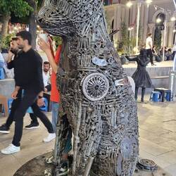 Vankatze aus Altmetall