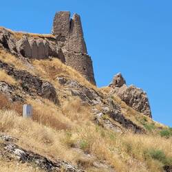 vor den neueren noch alte seldschukische Mauerreste