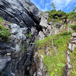 Abstieg zur 2. Höhle
