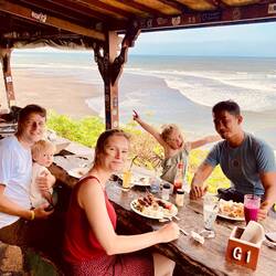 Lunch met onze driver Muli vlakbij sea echo