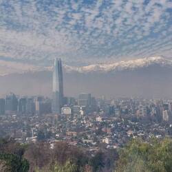 Die toren is het hoogste gebouw van Santiago