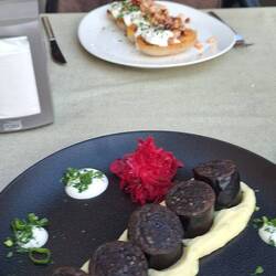 Herrlich im Michelinrestaurant taditionell baltisch zu Abend gegessen.