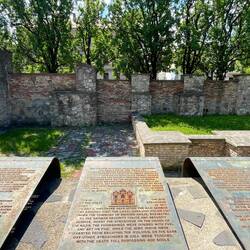 die Reste der von den Nazis niedergebrannten Synagoge