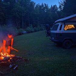 Campfire zum nächsten Wildcampspot hinter Fredericton