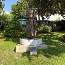 Statue of Princess Grace, Jardins Saint-Martin.