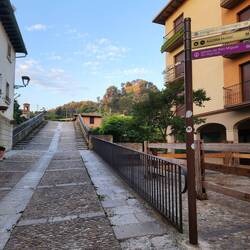 over the prison bridge at 7:10am as I leave Estella