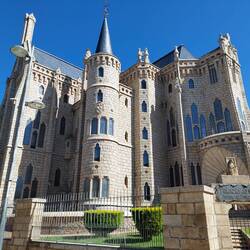 Palacio de Gaudí.