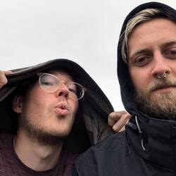 Regenschutz als platonische Freunde