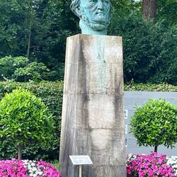 Richard Wagner auf dem grünen Hügel am Festspielhaus