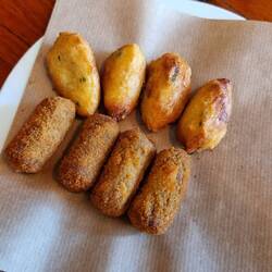 Rindfleisch-Kroketten und Stockfisch mit Kartoffel