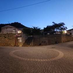 Above, on the terrace, is the albergue.