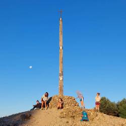 Als es heller wird, nehme ich meinen Rucksack und verabschiede mich still.