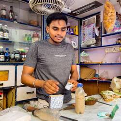 Sandwich shop ... Banganga Temple Tank Area — Mumbai, India.