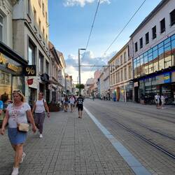Winkelstraat/Shopping street