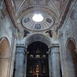 Das Innere der Klosterkirche San Nicolá El Real.