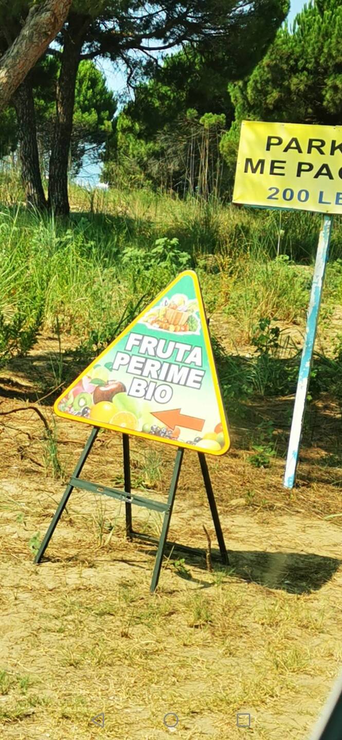 Vor der Abreise, noch Obst bei der Mama vom Stellplatzbetreiber kaufen