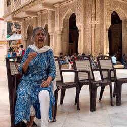 Husaina telling us about the Sri Sri Radha Gopinath Temple in Chowpatty — Mumbai, India.