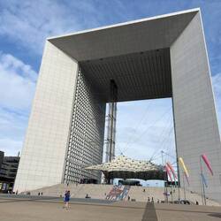 La Defense Grande Arche.
