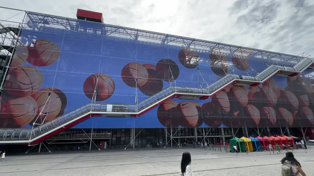 A sports-inspired video was projected onto Centre Georges Pompidou.