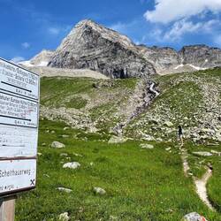 Oben rechts im Bild: Alpeinerscharte