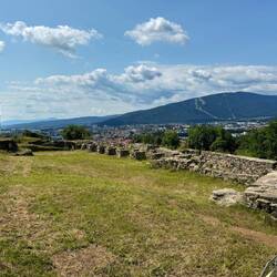 Roman ruins next to Pirmidia